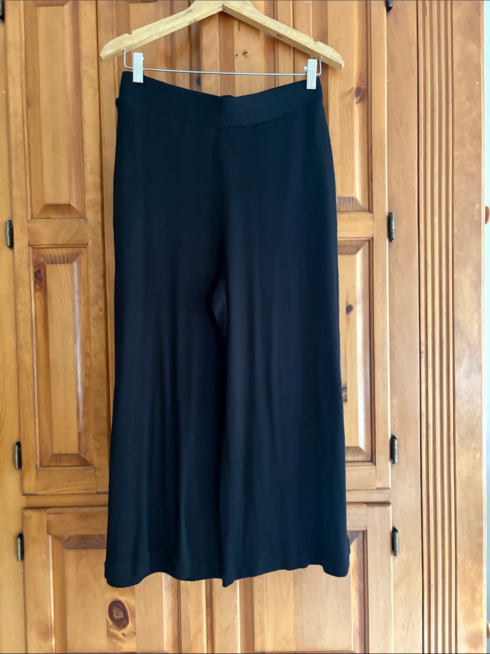 Banana Republic black knit cropped soft flowy pants